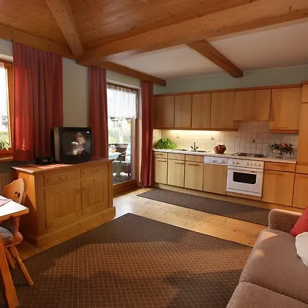 Gaestehaus Hoelzl Oda ve Kahvaltı Itter