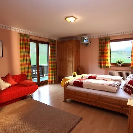 Bed & Breakfast Gaestehaus Hoelzl *