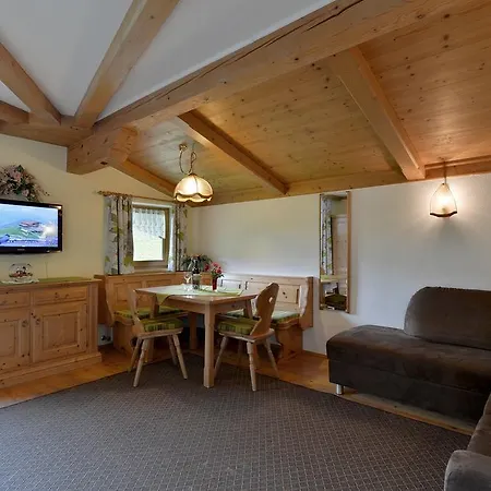Bed & Breakfast Gaestehaus Hoelzl *