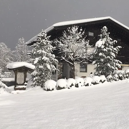 住宿加早餐酒店 Gaestehaus Hoelzl